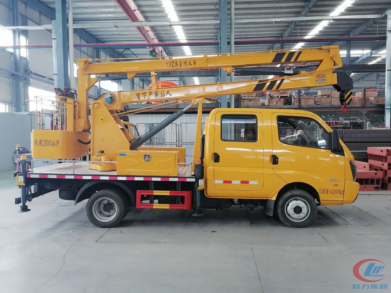 國(guó)六飛碟締途雙排座13.5米藍(lán)牌高空作業(yè)車