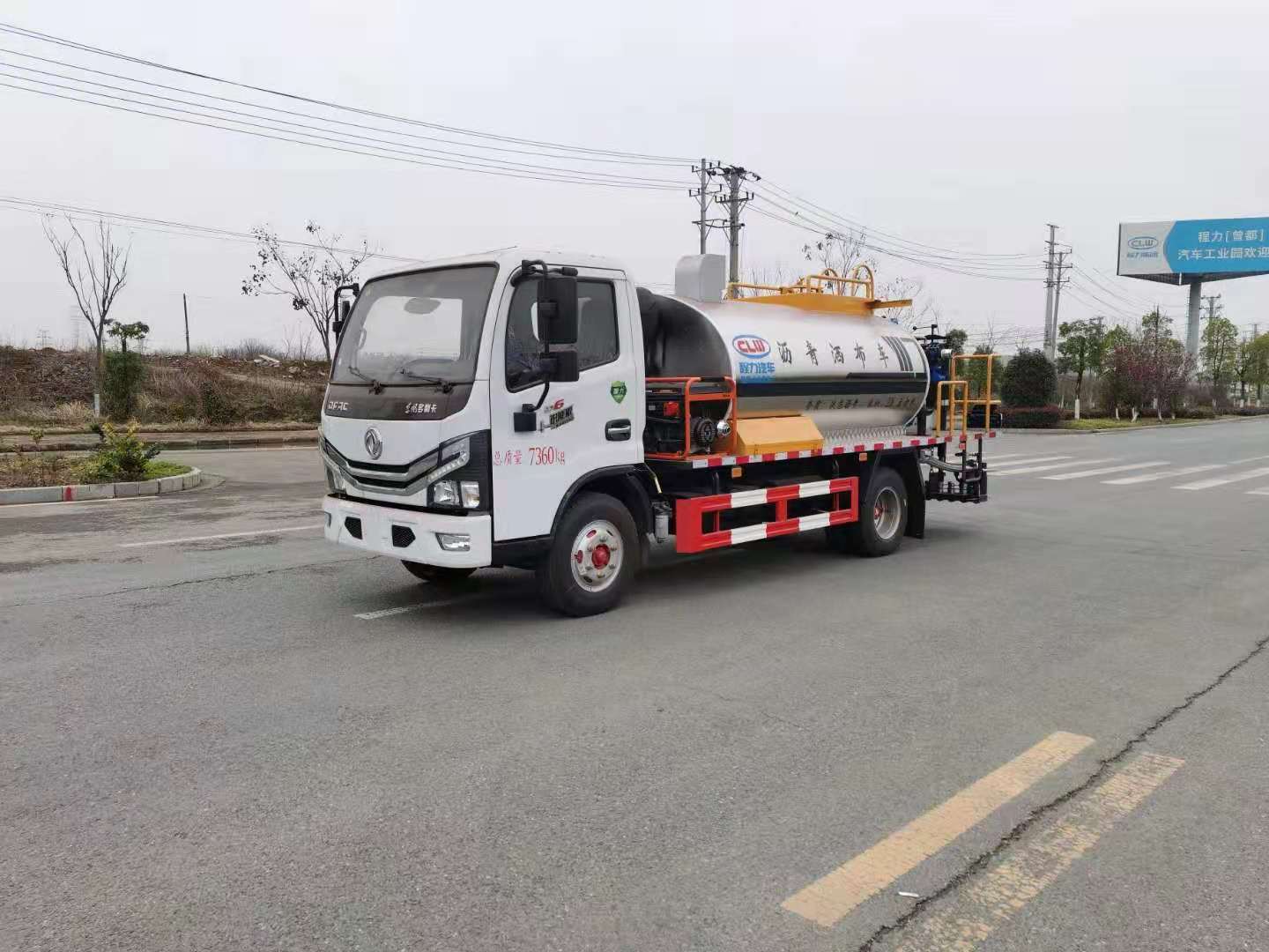 國(guó)六東風(fēng)小多利卡4方智能瀝青灑布車
