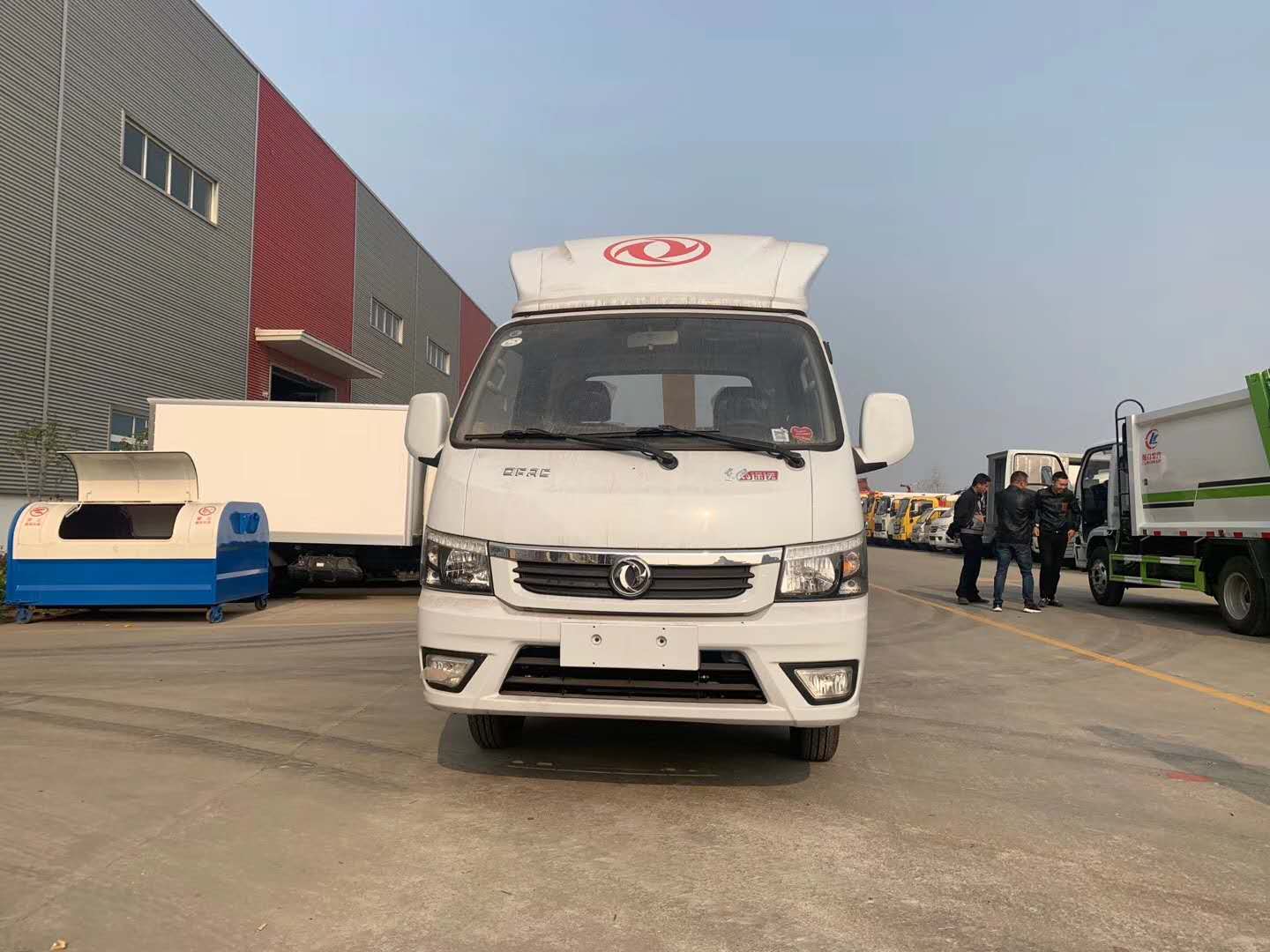 國(guó)六東風(fēng)逸涂勾臂垃圾車(chē)