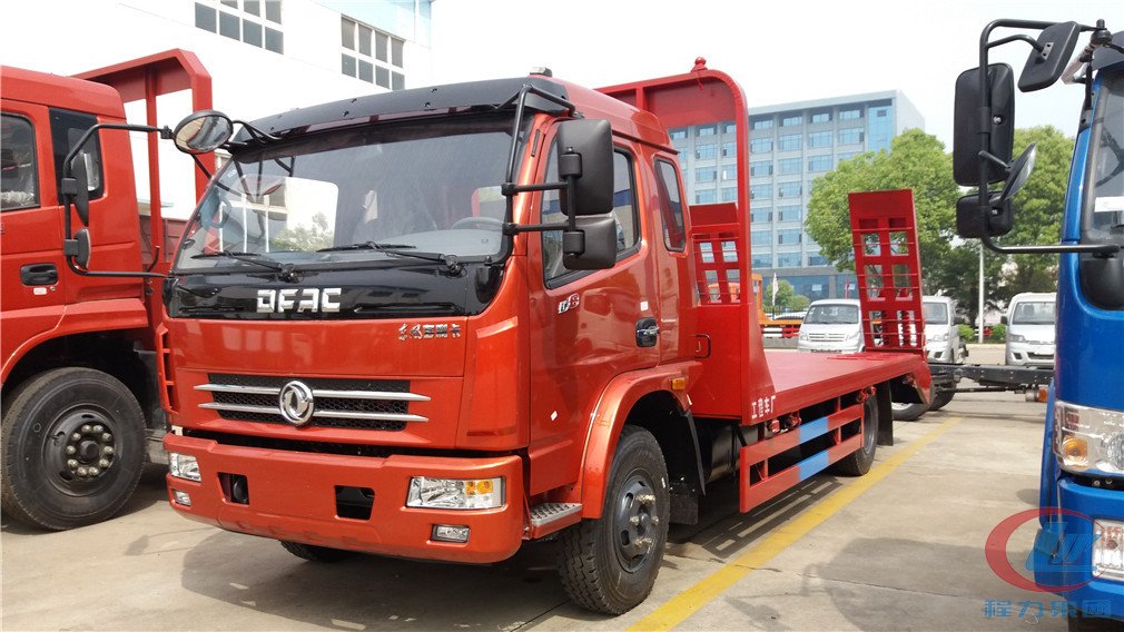 程力集團(tuán)東風(fēng)多利卡平板運(yùn)輸車(chē)高清圖
