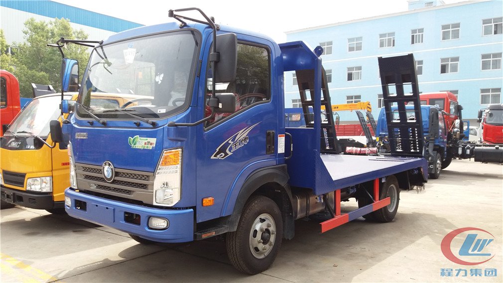 程力重汽王牌平板運輸車側(cè)面圖