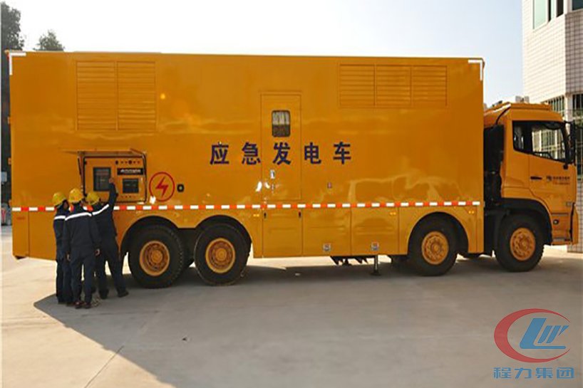 天龍前四后八應(yīng)急發(fā)電車側(cè)面圖