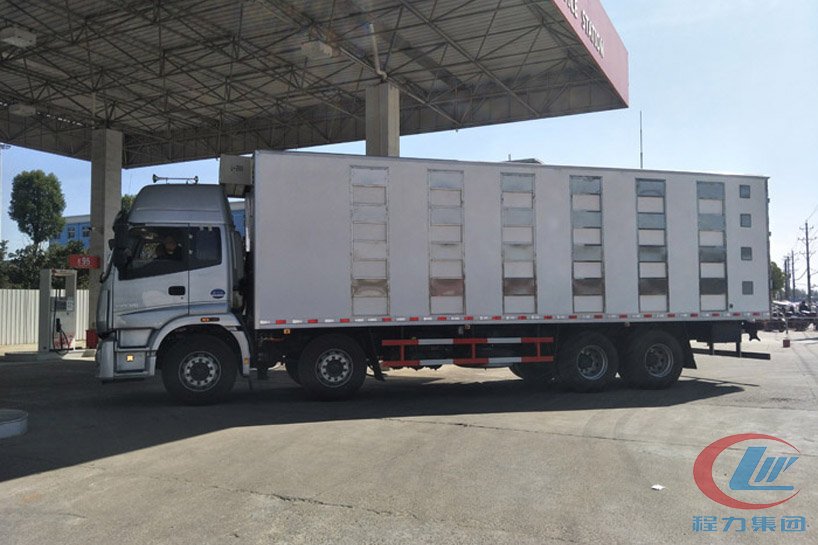 歐曼9米6運(yùn)豬車(chē),畜禽運(yùn)輸車(chē)側(cè)面圖