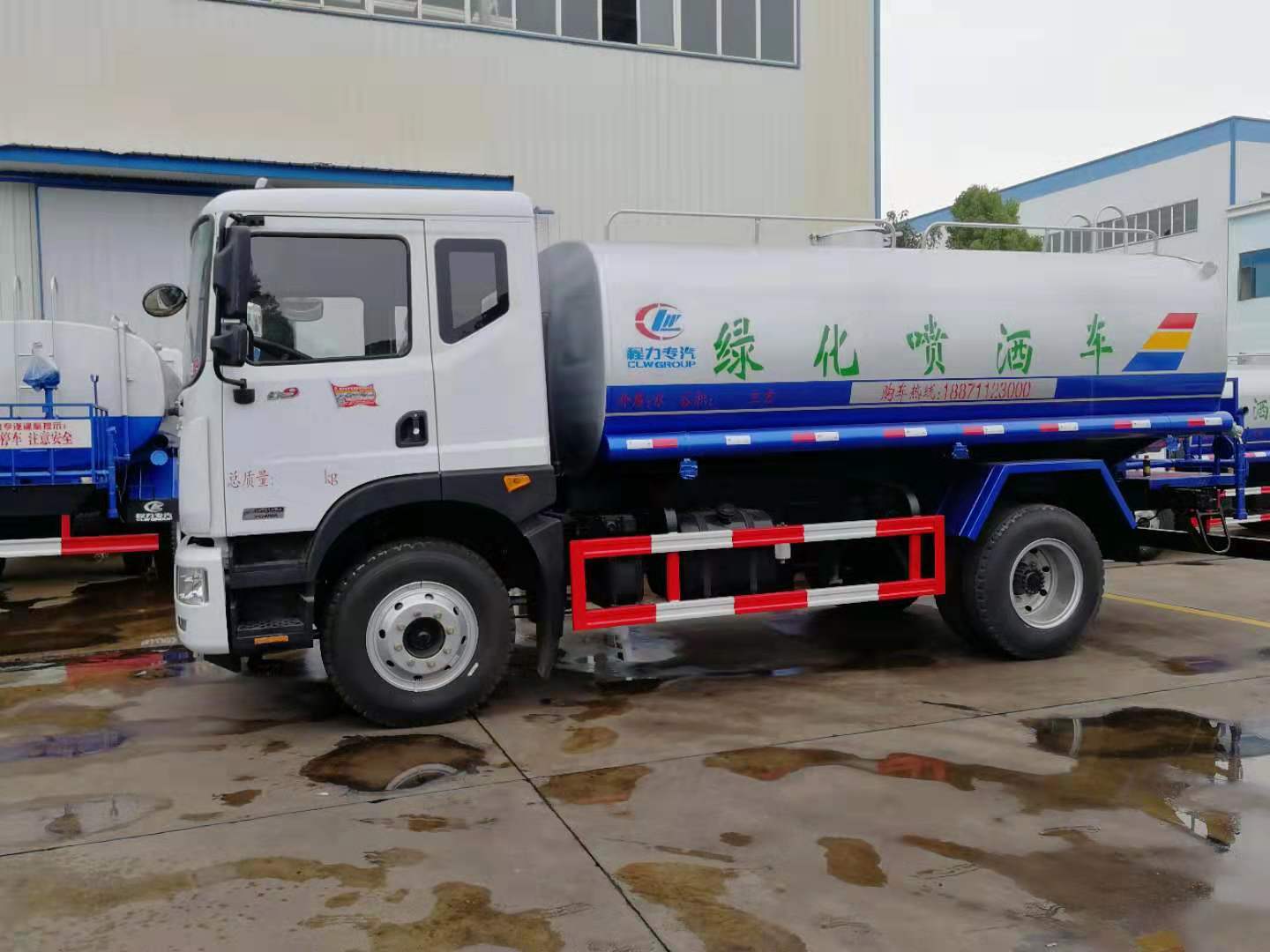 東風多利卡D9灑水車側(cè)面圖