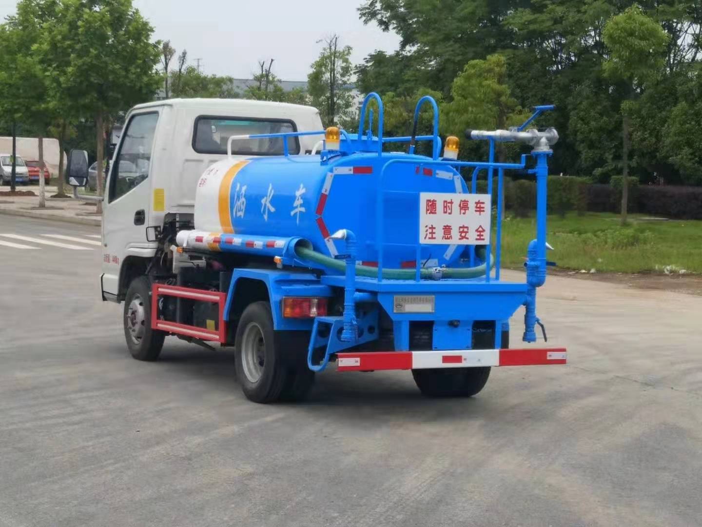凱馬不超重藍(lán)牌灑水車(chē)圖片