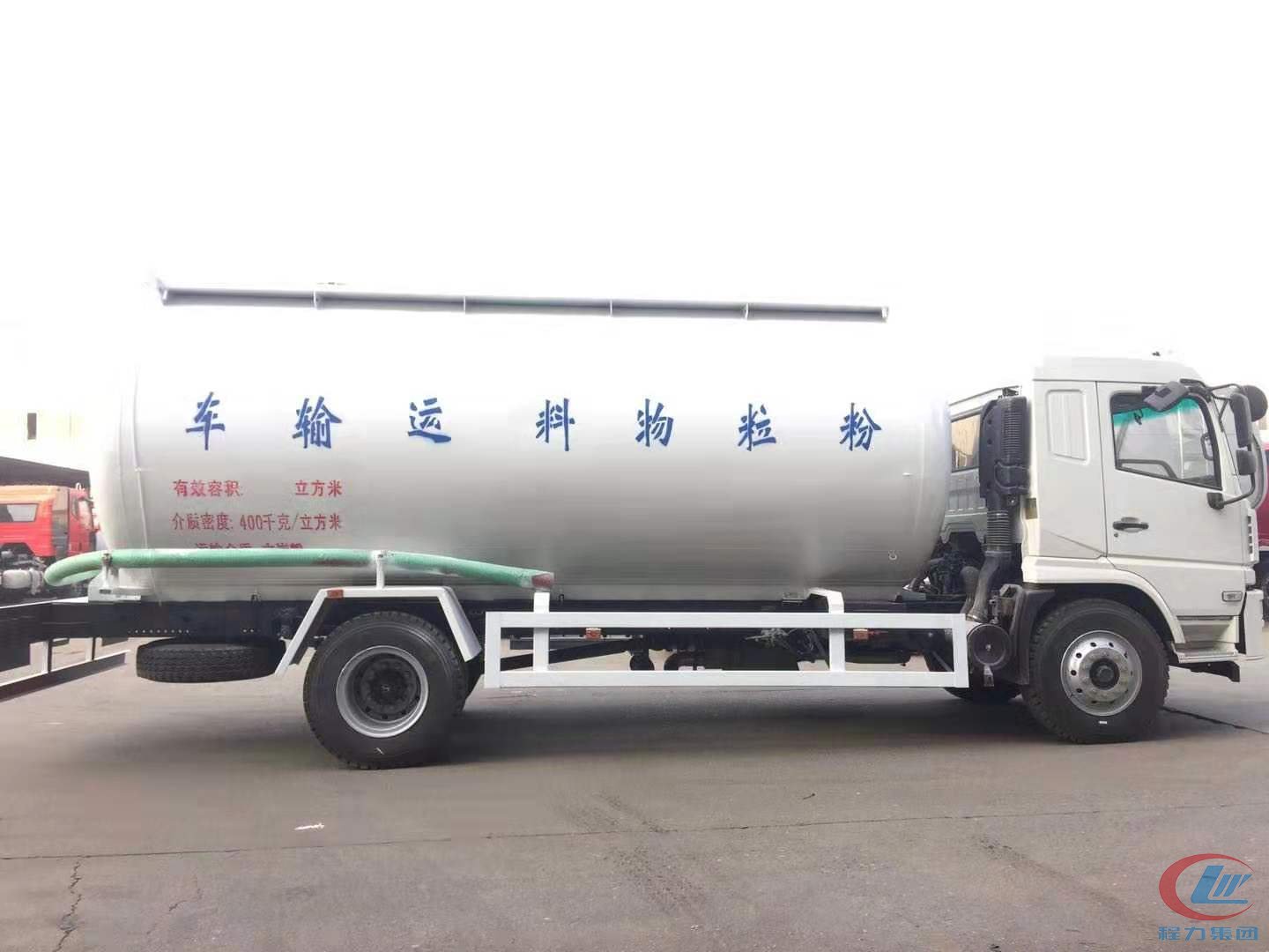 陜汽軒德X6粉粒物料運(yùn)輸車(chē)