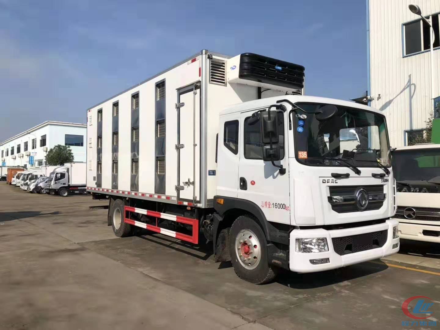 東風(fēng)多利卡D9畜禽運輸車