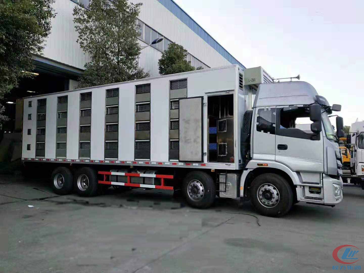 福田歐曼前四后八高端恒溫運(yùn)豬車(chē)