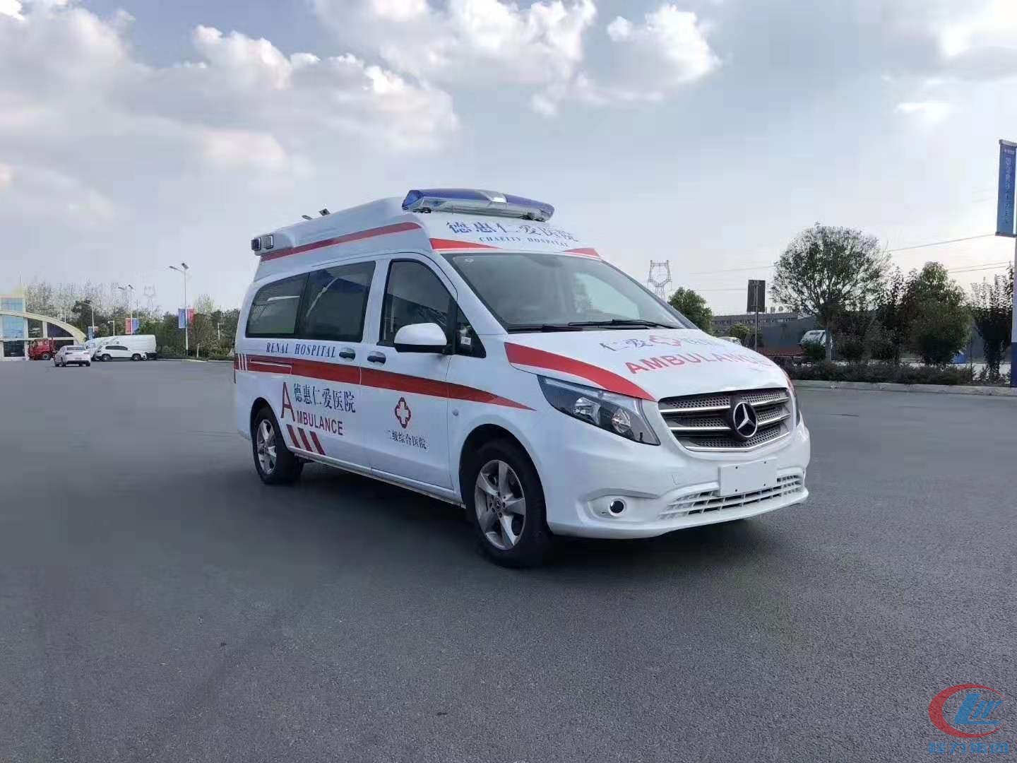 福建奔馳威霆救護車側(cè)面圖