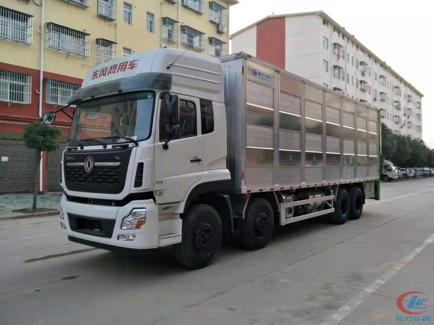 國(guó)六東風(fēng)天龍恒溫運(yùn)豬車