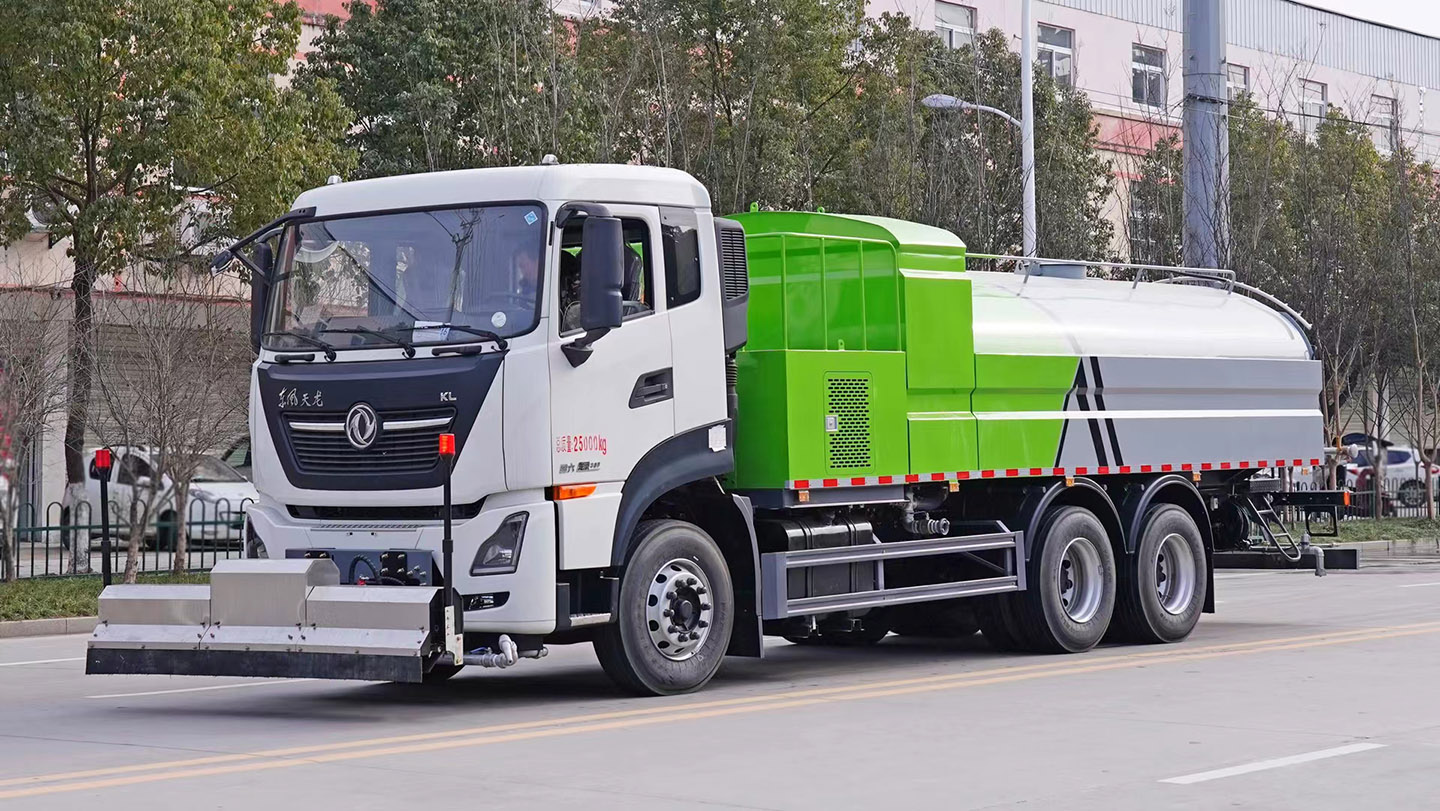 東風(fēng)路面清洗車(chē)廠家直銷(xiāo)